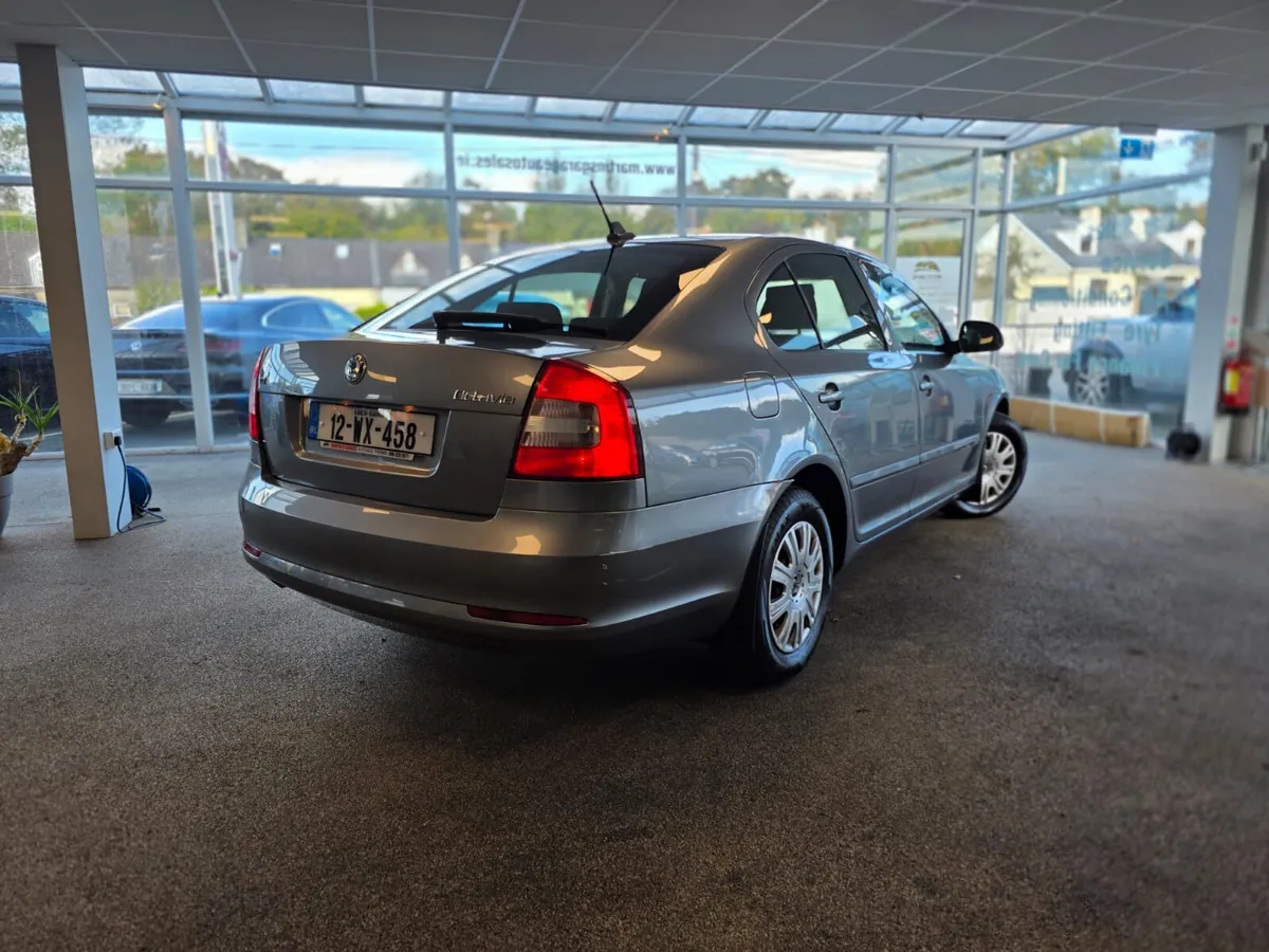 Skoda Octavia 1.6 tdi Ambition 2012 - Image 4