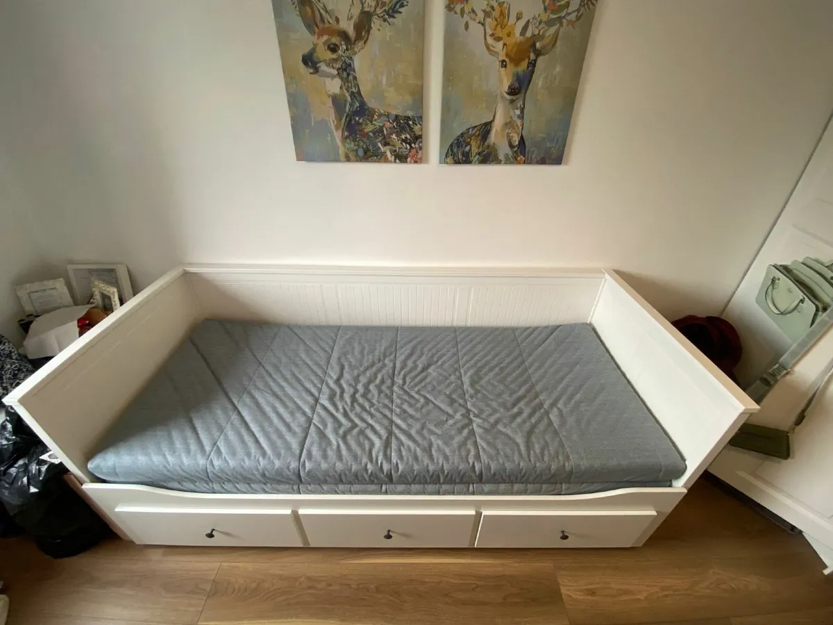Bed/ pull out bed/ day bed - Image 3