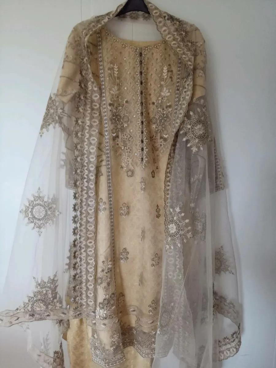 Indian dress - Image 3