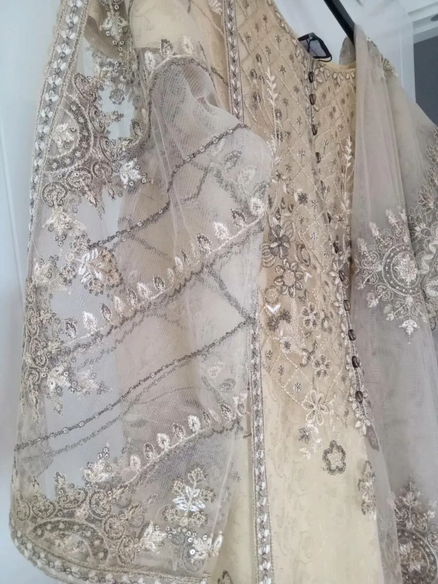 Indian dress - Image 4