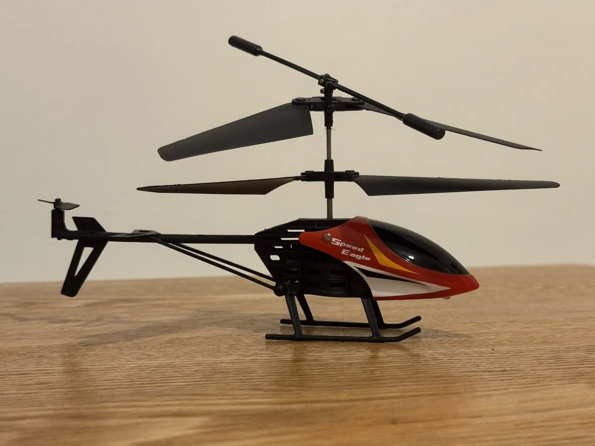 Radio control helicopter - Image 1