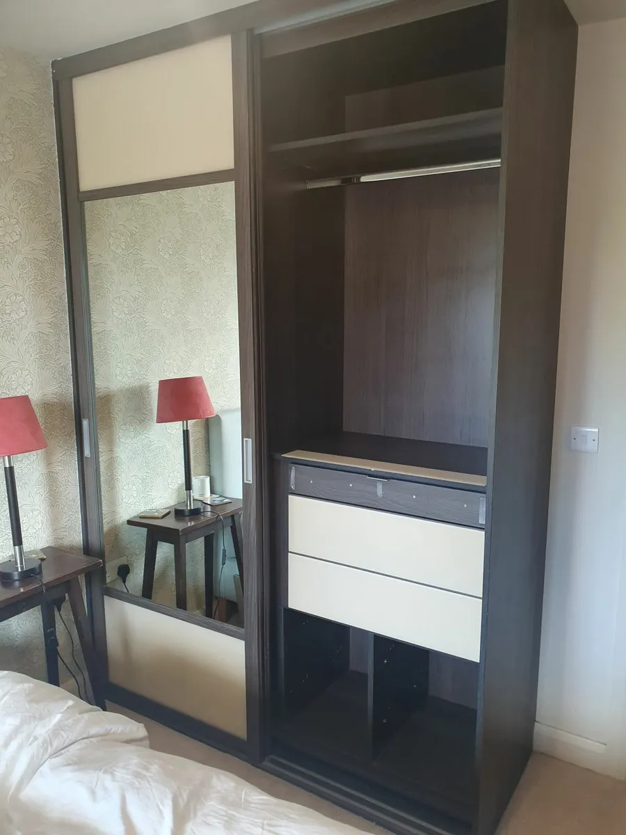 Slide wardrobe - Image 1