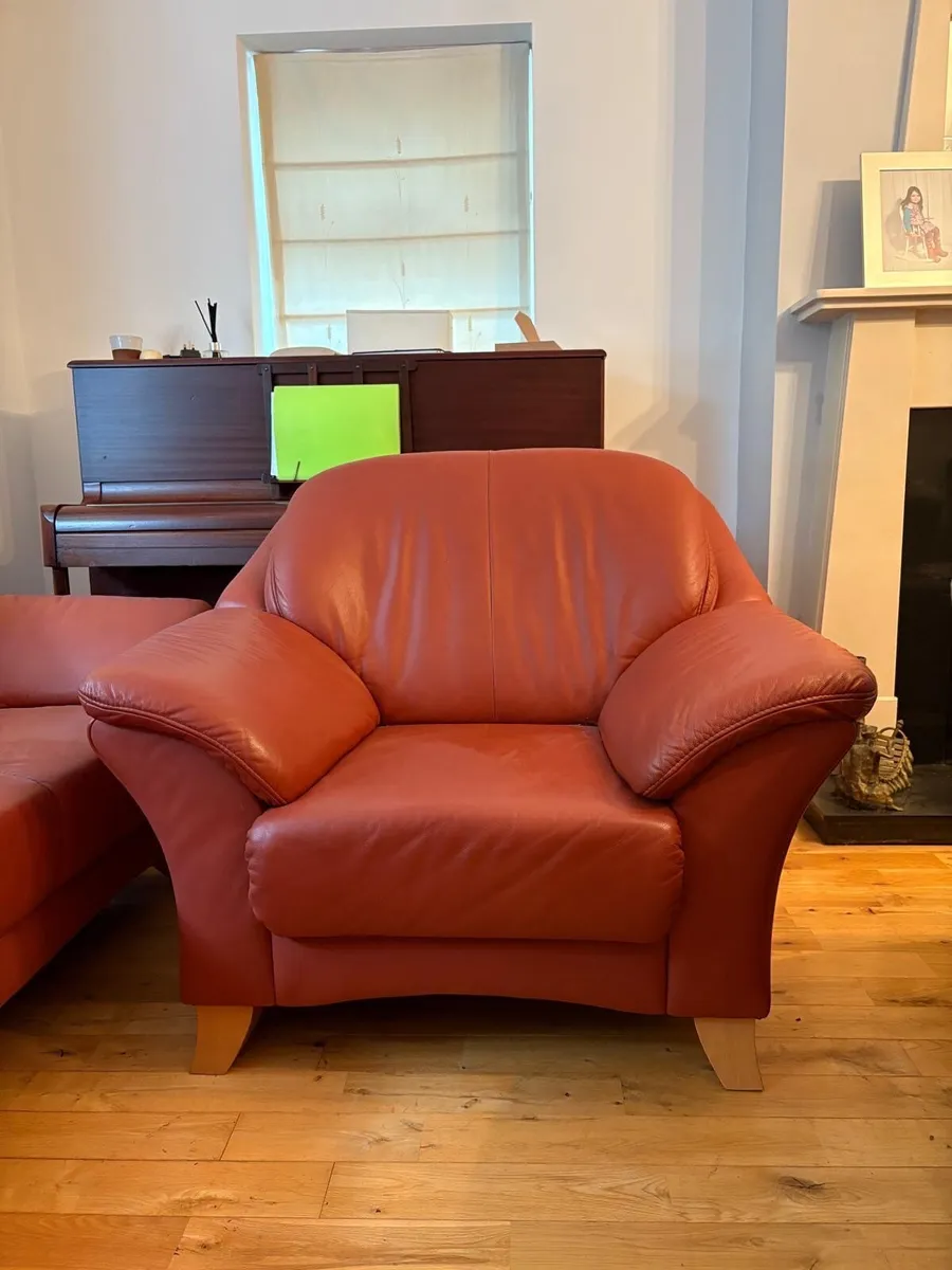 Leather 3 piece sofa - Image 1