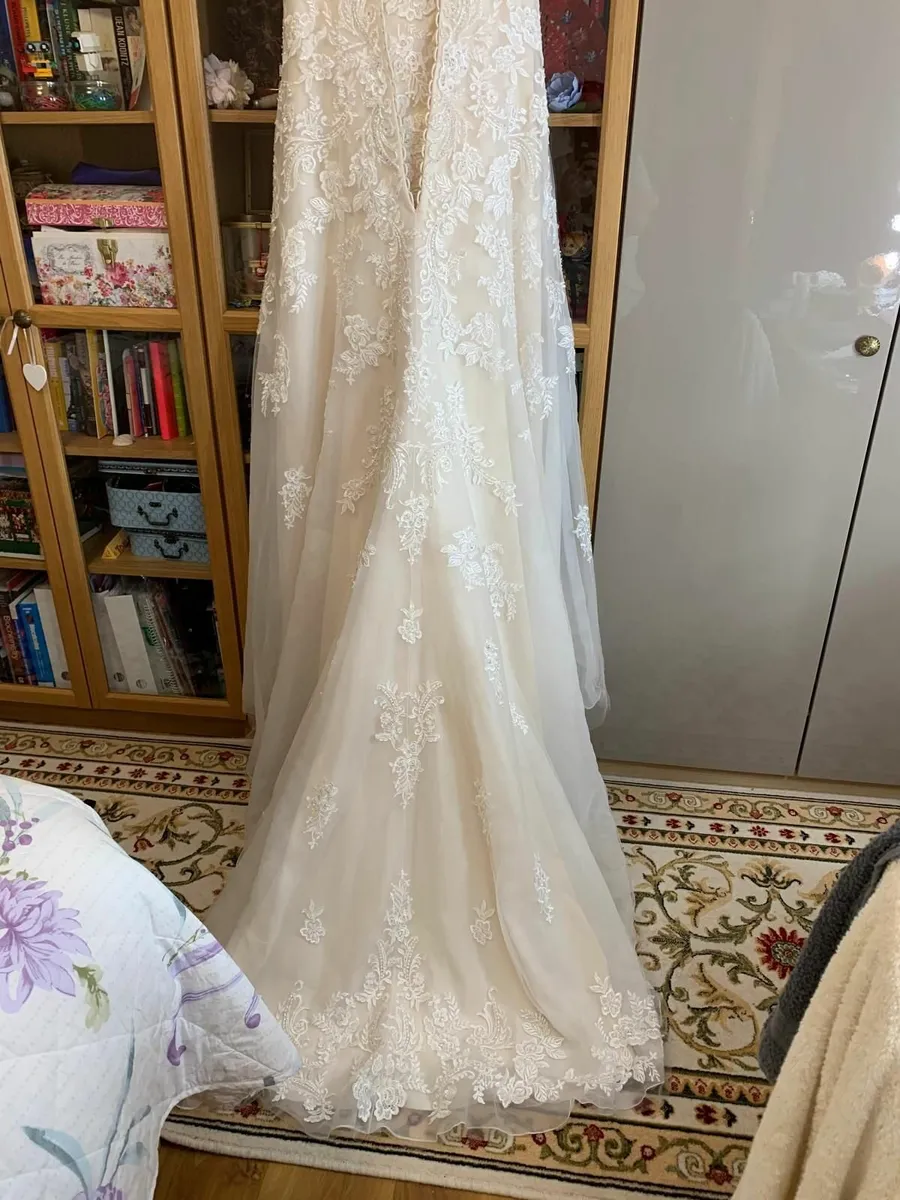 Wedding dress - Image 2