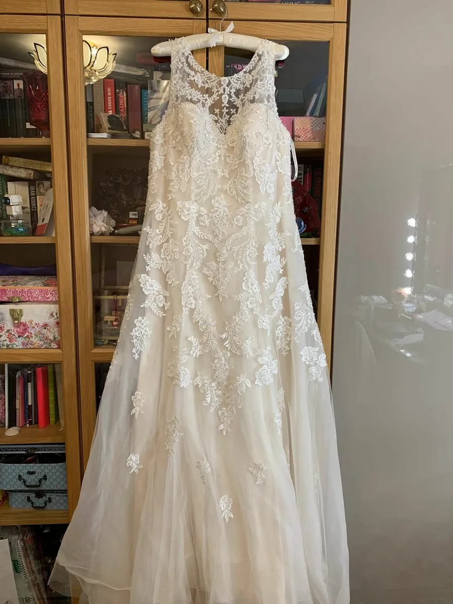 Wedding dress - Image 4