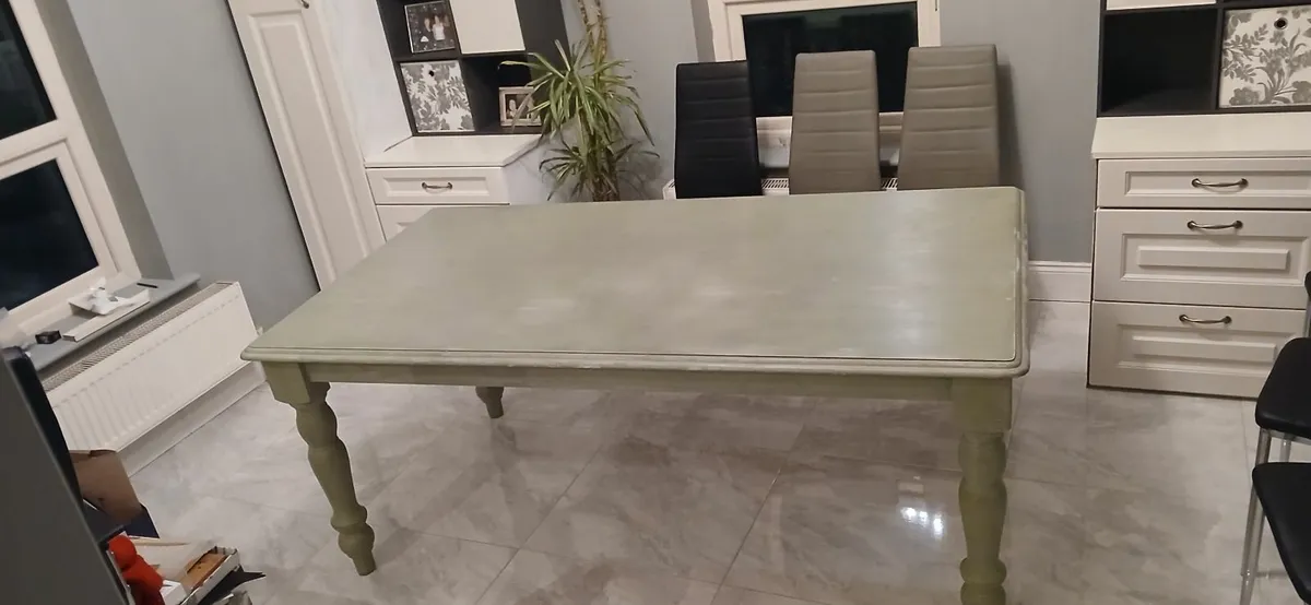Dining table - Image 2
