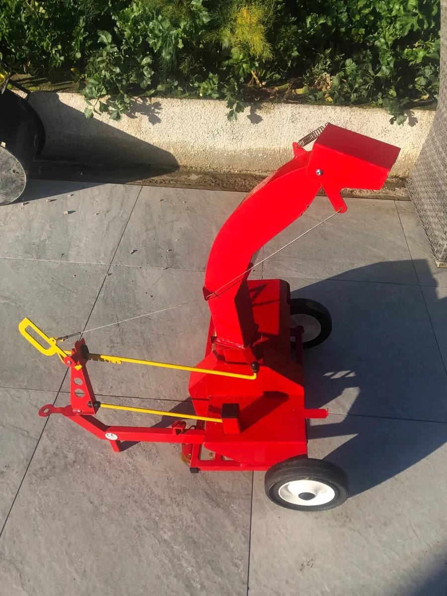 Toy harvester from behind tractor - Image 1