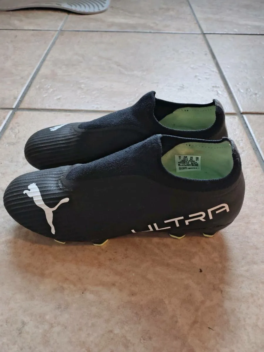 Kids Football Boots - Puma Ultra - Image 1
