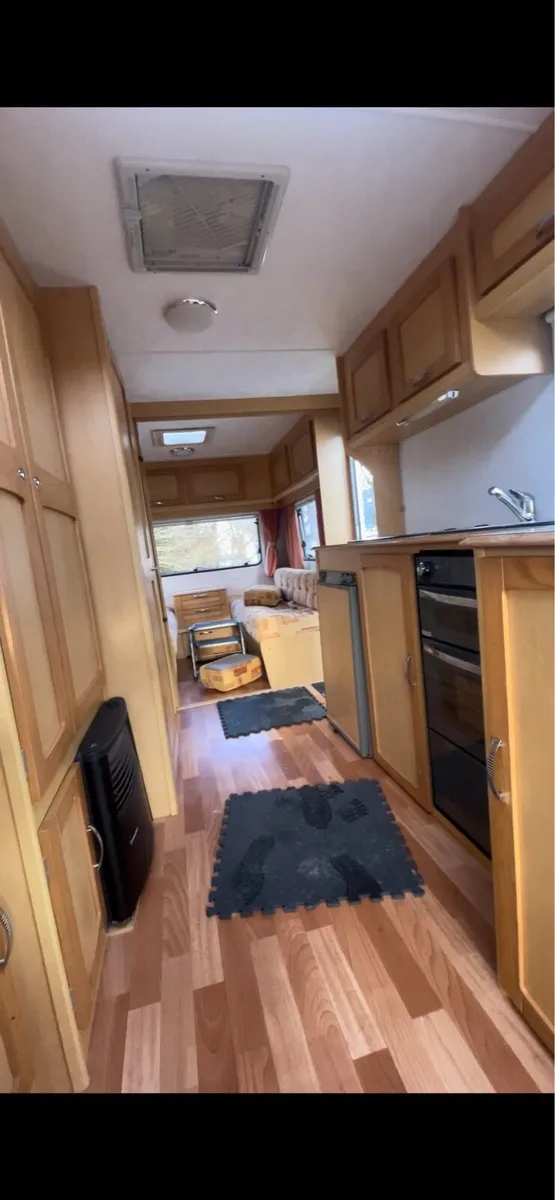 Elddis Elusion 6 berth caravan - Image 4