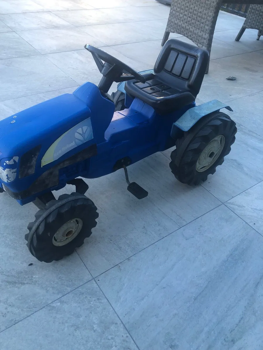 Pedal tractor - Image 2