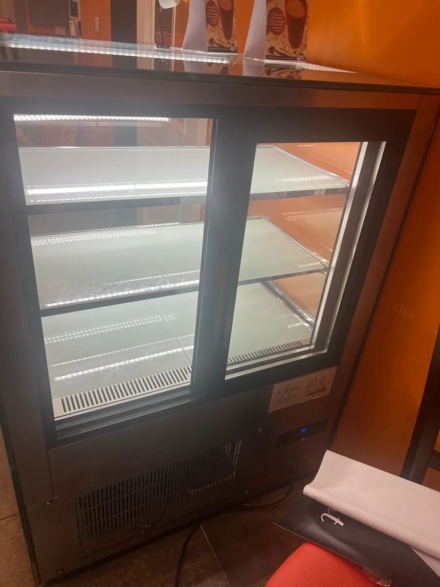 Cake fridge display - Image 1