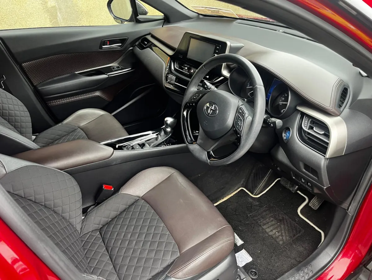 Toyota C-HR AUTOMATIC 1.8 HYBRID - Image 4