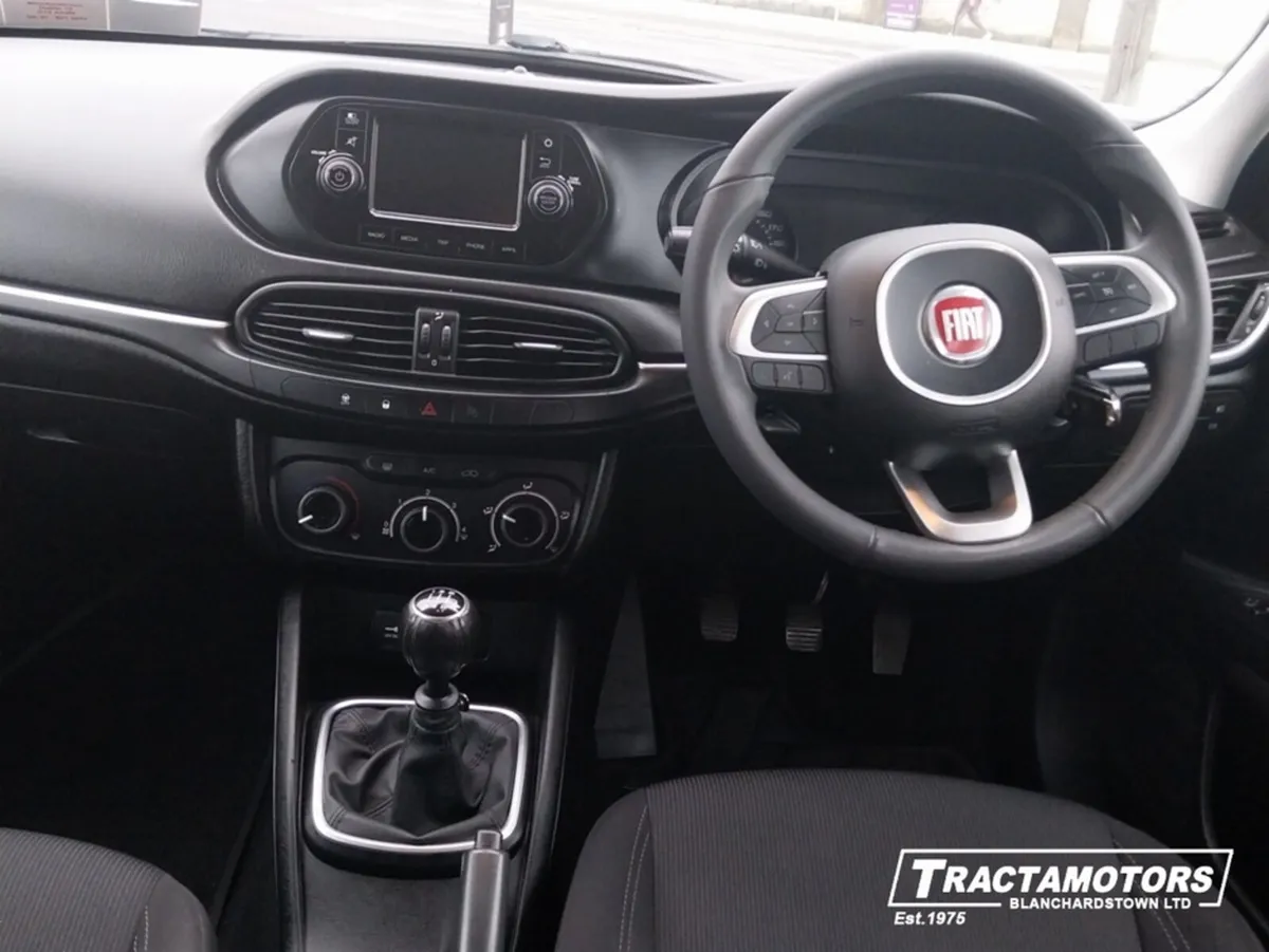 Fiat Tipo HB 1.4 95BHP EASY 5DR - Image 2