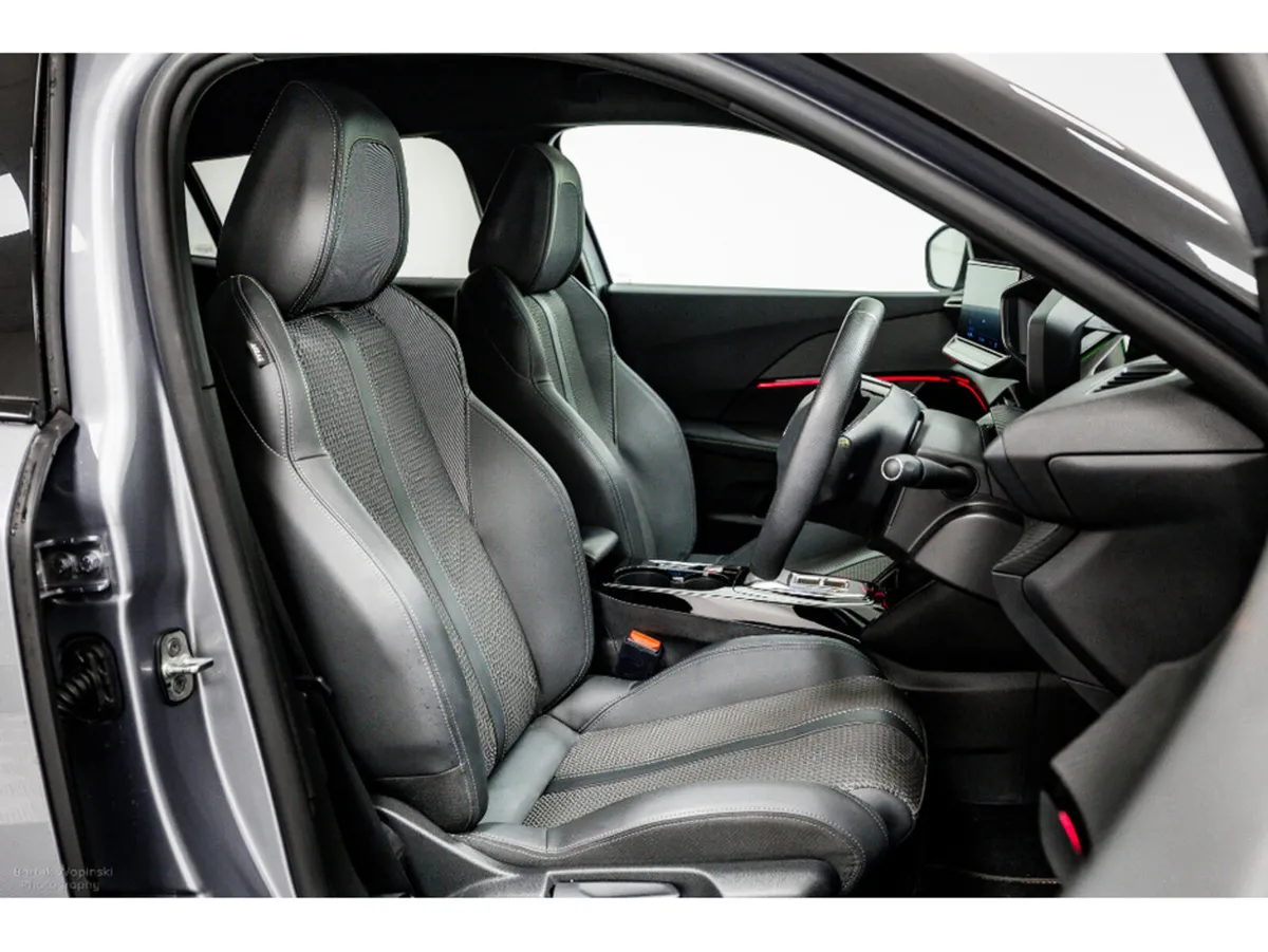 Peugeot 2008 E-GT 50kWh Auto 136HP - Image 3