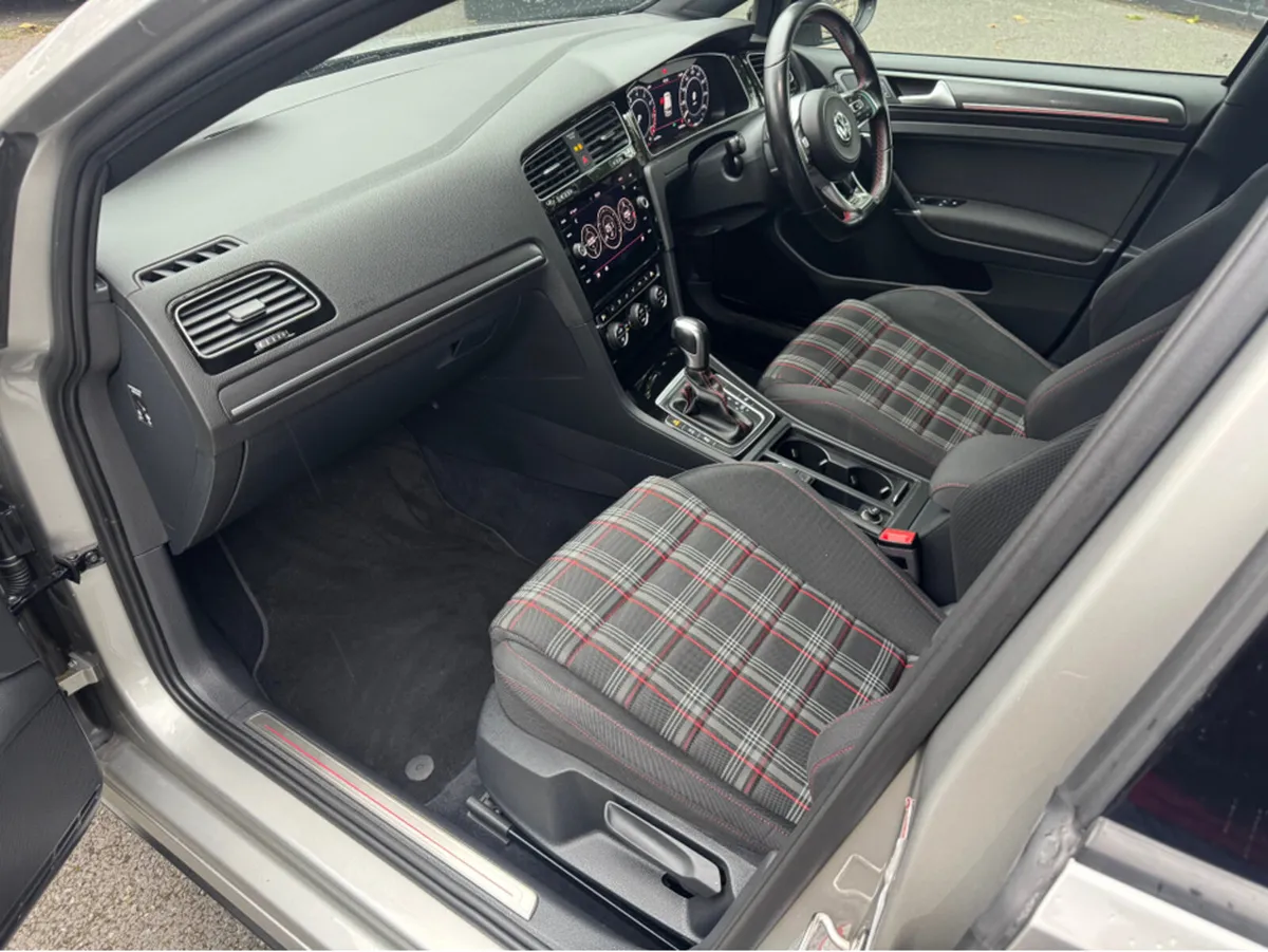 Volkswagen Golf GTI 2.0 PERFORMANCE DSG//IMMACULAT - Image 4