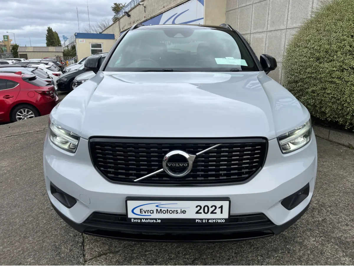 Volvo XC40 R-DESIGN T4 RECHARGE PHEV 1.5 PETROL - Image 2