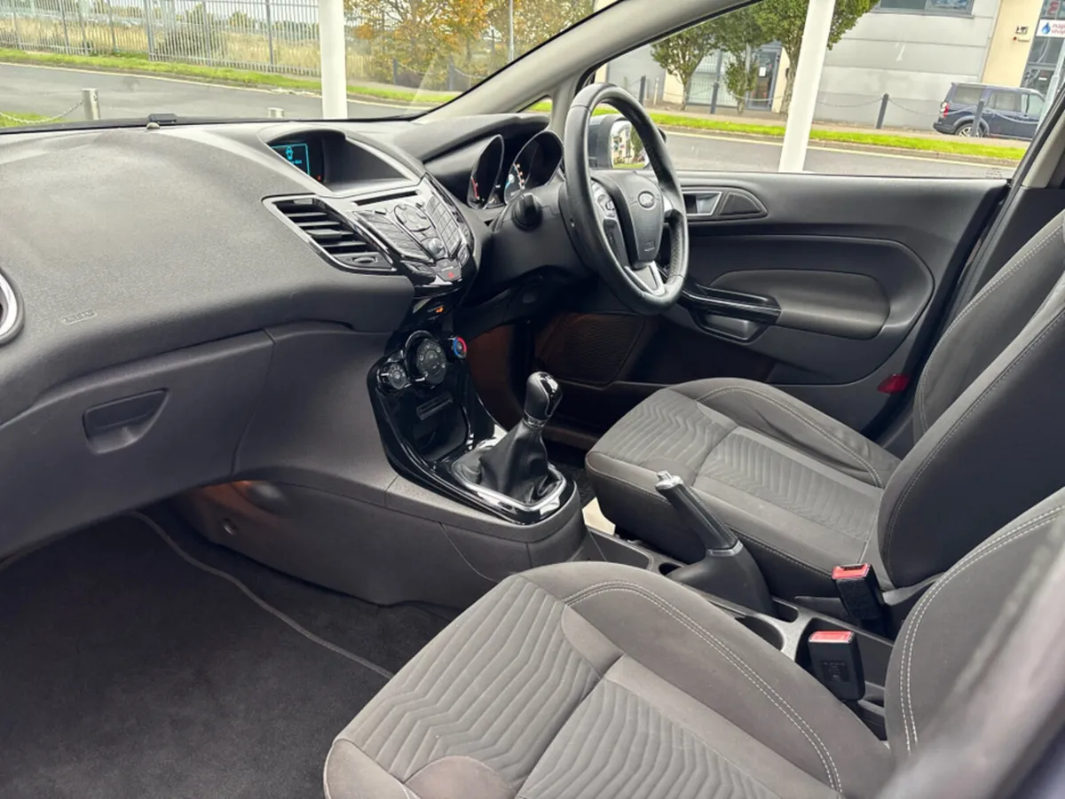 Ford Fiesta 1.25 ZETEC 82PS 5DR ARGENTO - Image 2