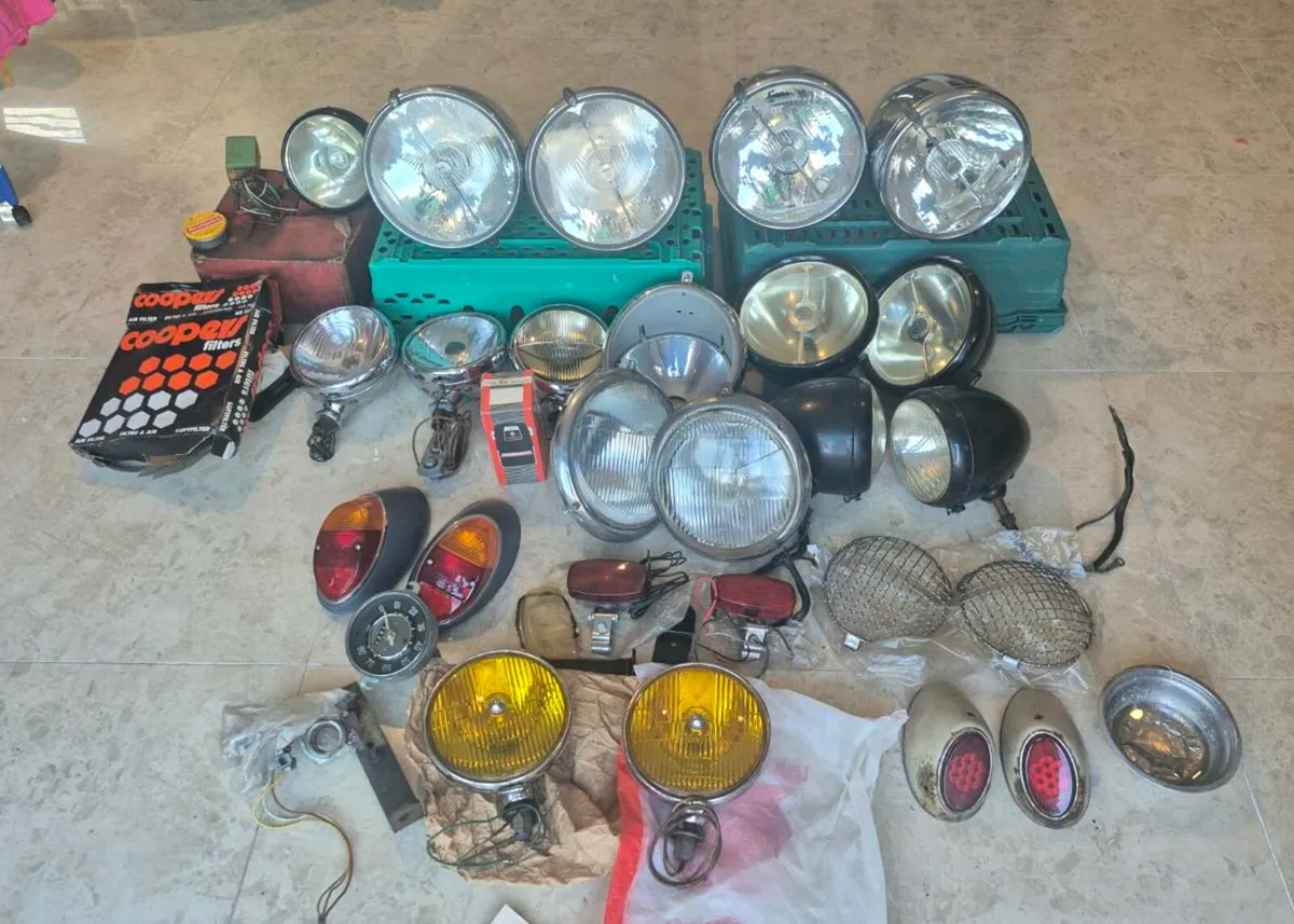 VINTAGE LOTS OF CAR HEADLAMPS GIVE US A TEXT WHERE - Image 1