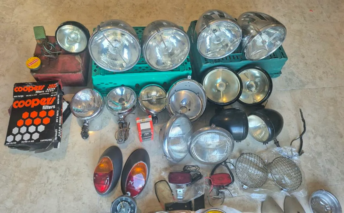 VINTAGE LOTS OF CAR HEADLAMPS GIVE US A TEXT WHERE - Image 3