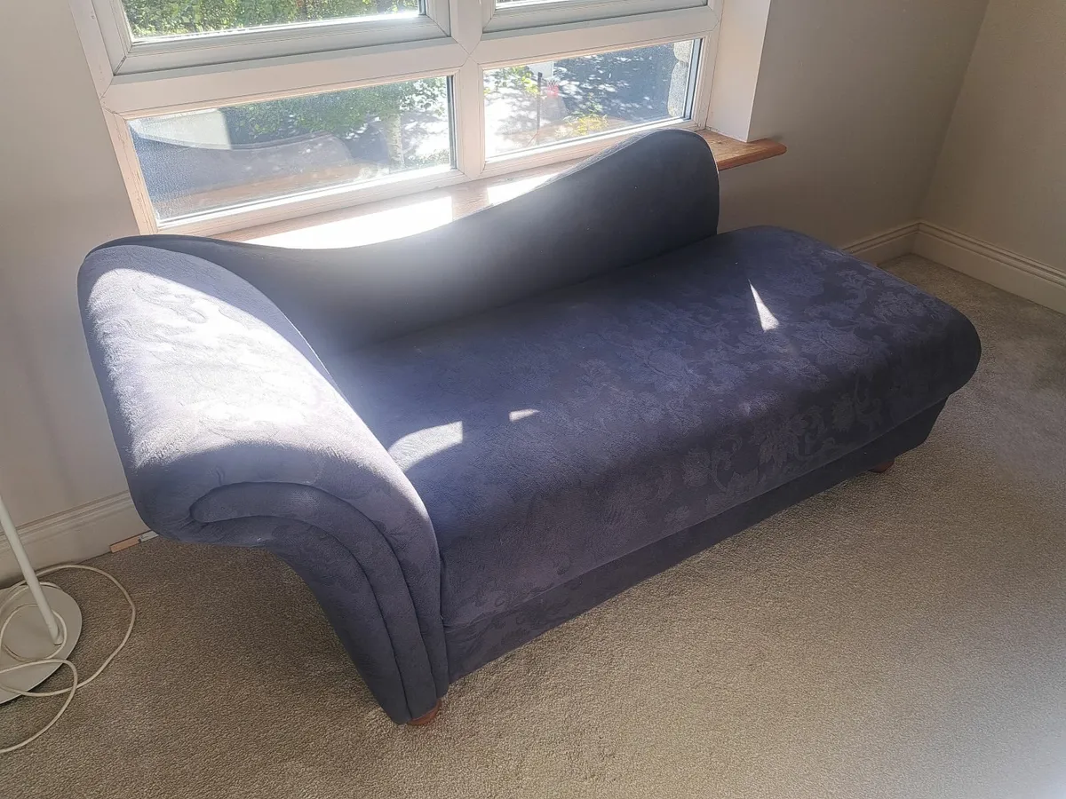 Chaise longue / small sofa