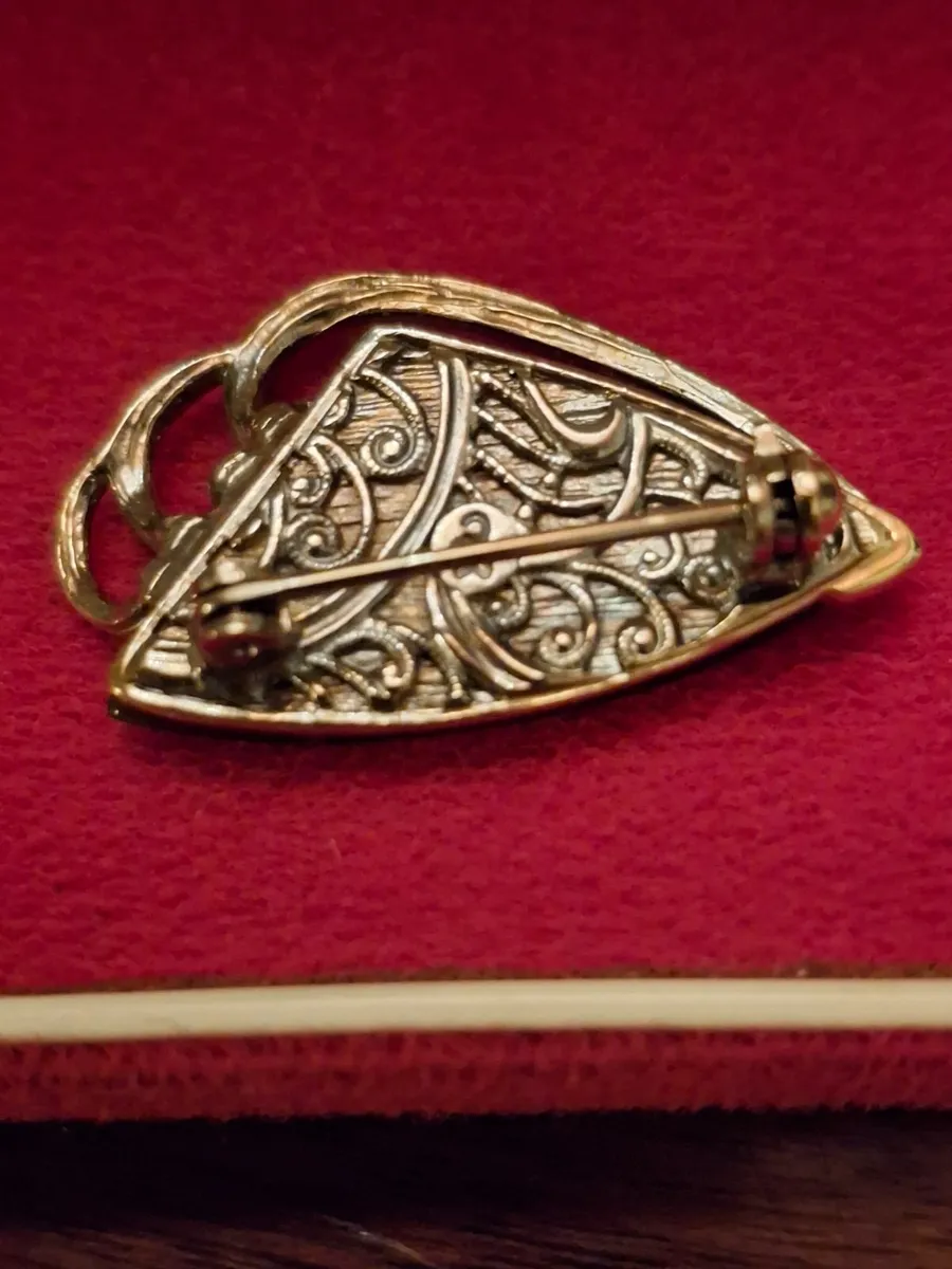Silver brooch - Image 2