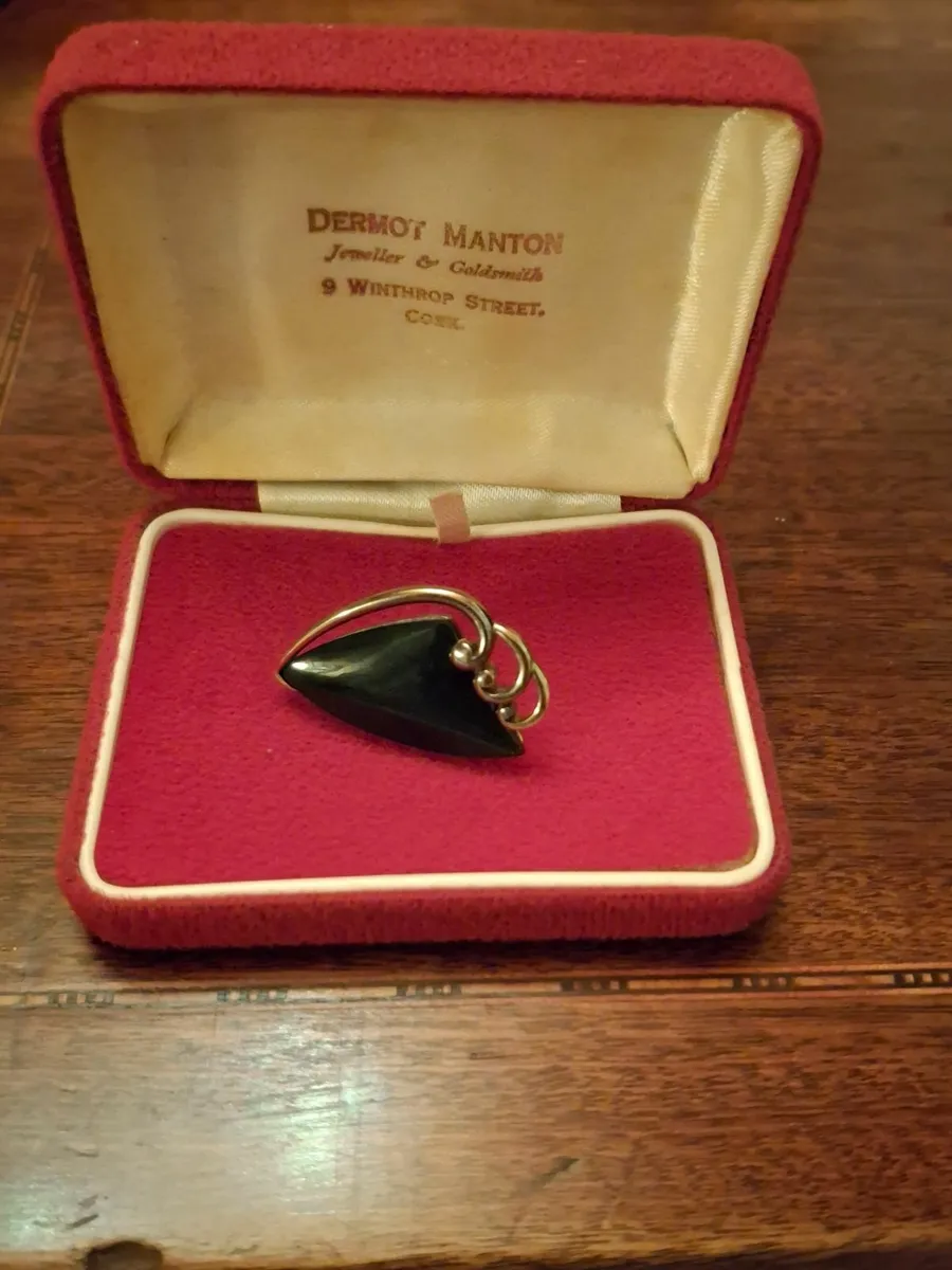 Silver brooch - Image 1
