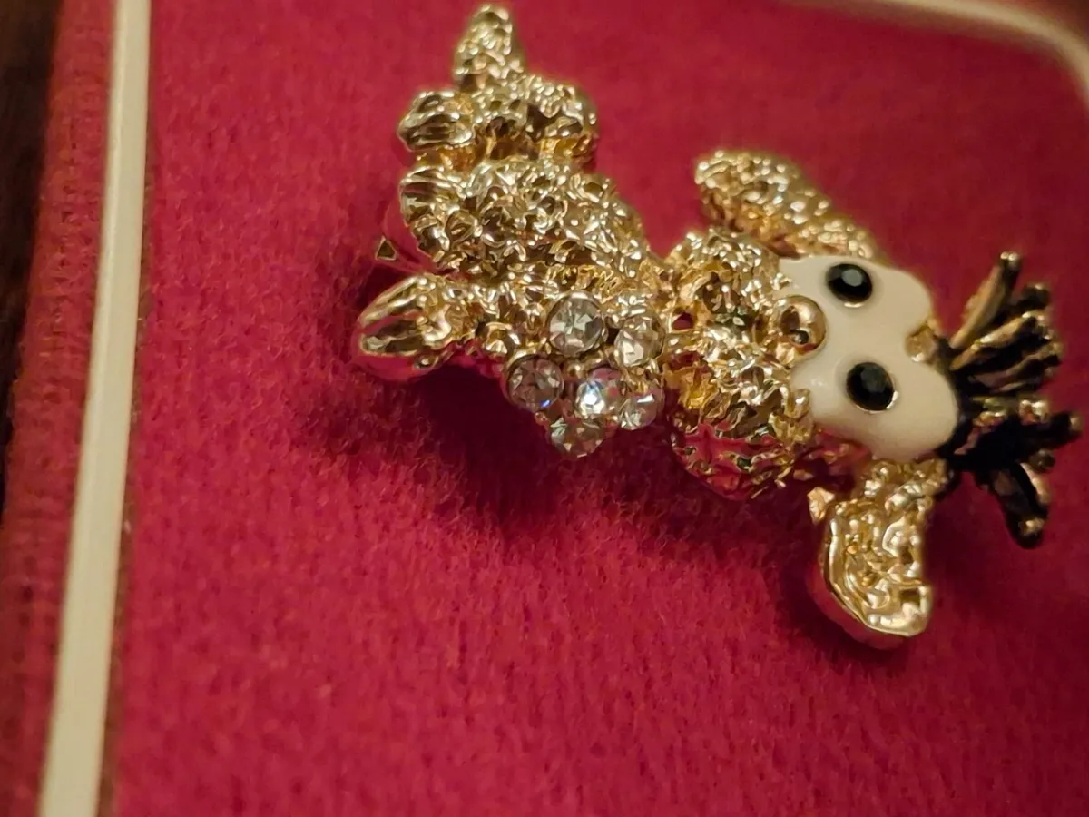 Collectable Poodle brooch - Image 1