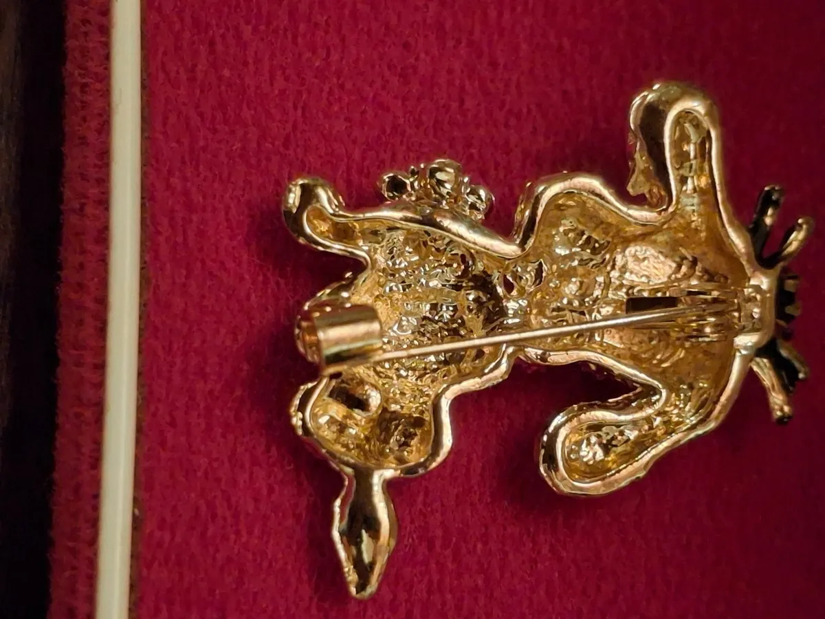 Collectable Poodle brooch - Image 3