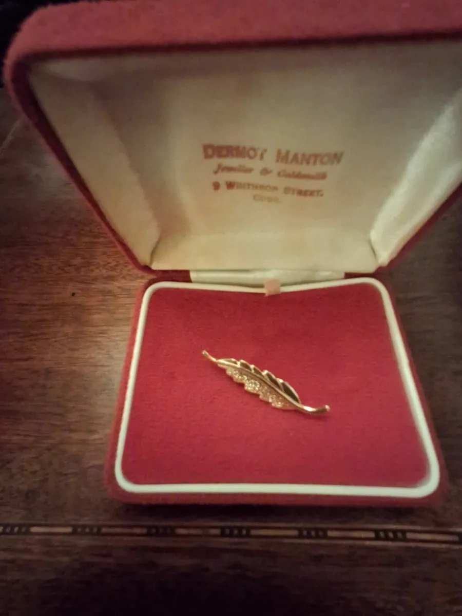 Small leaf brooch - Image 1