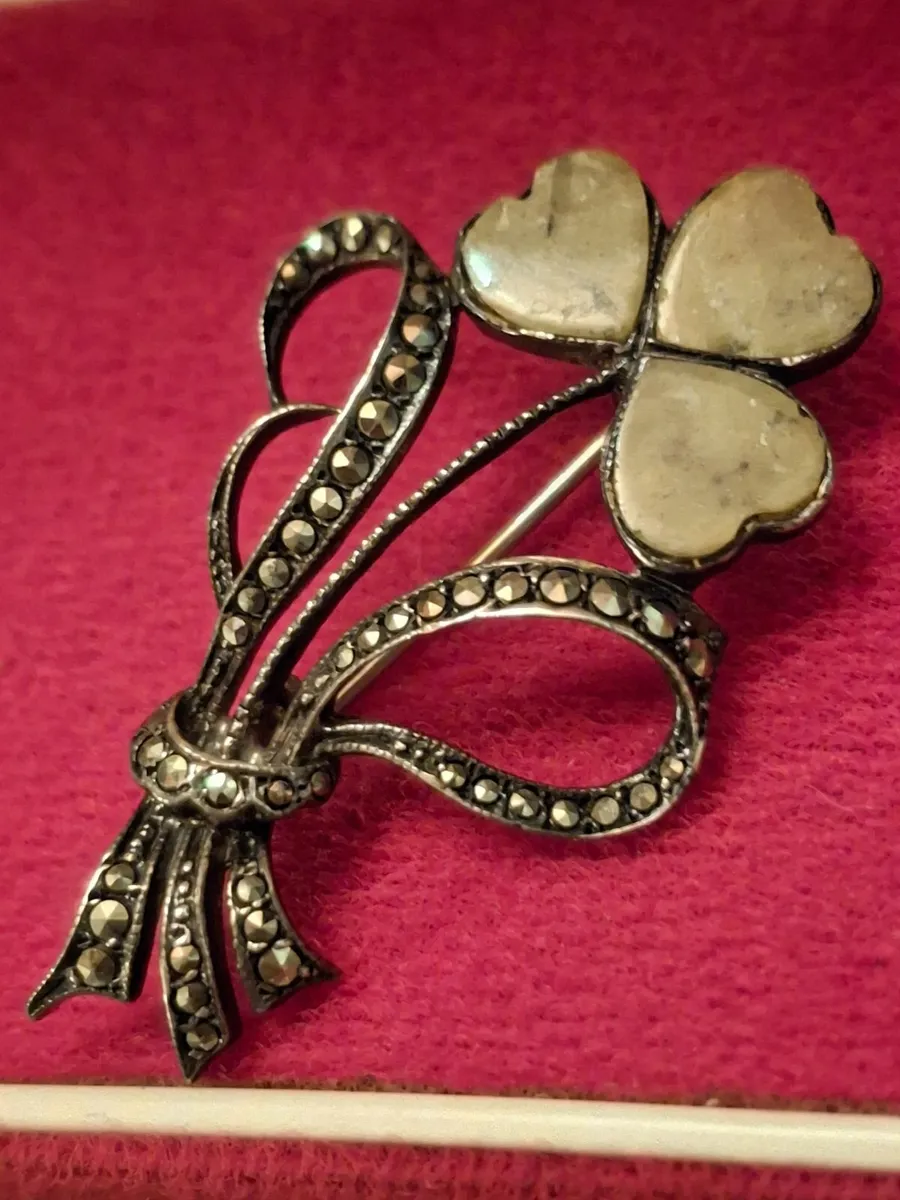 Silver shamrock brooch - Image 1