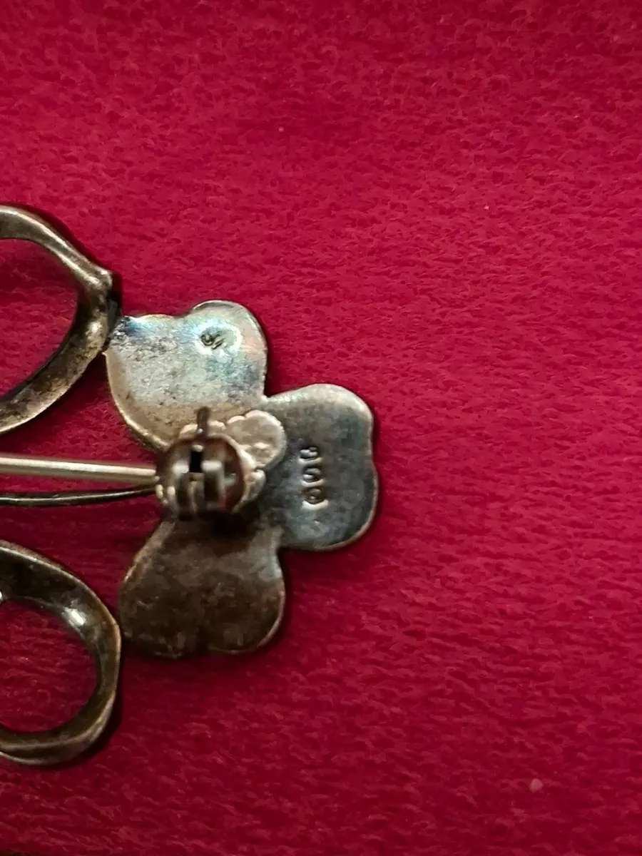 Silver shamrock brooch - Image 4