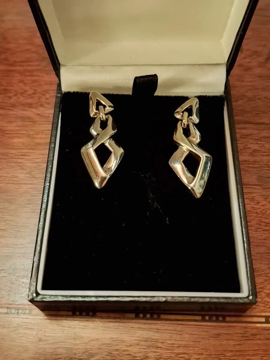 Silver tone earings. - Image 1