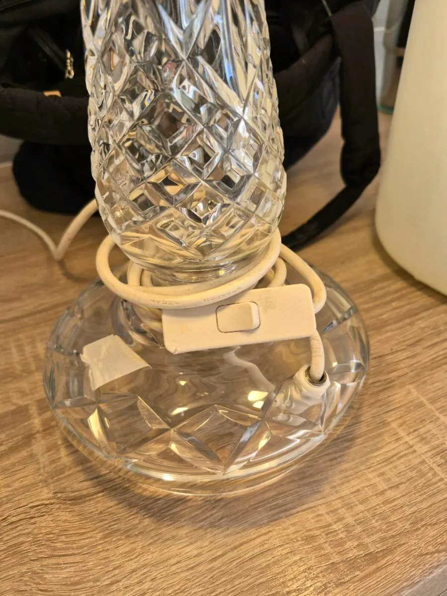 Waterford crystal Achillbeg mushroom shaped table - Image 4