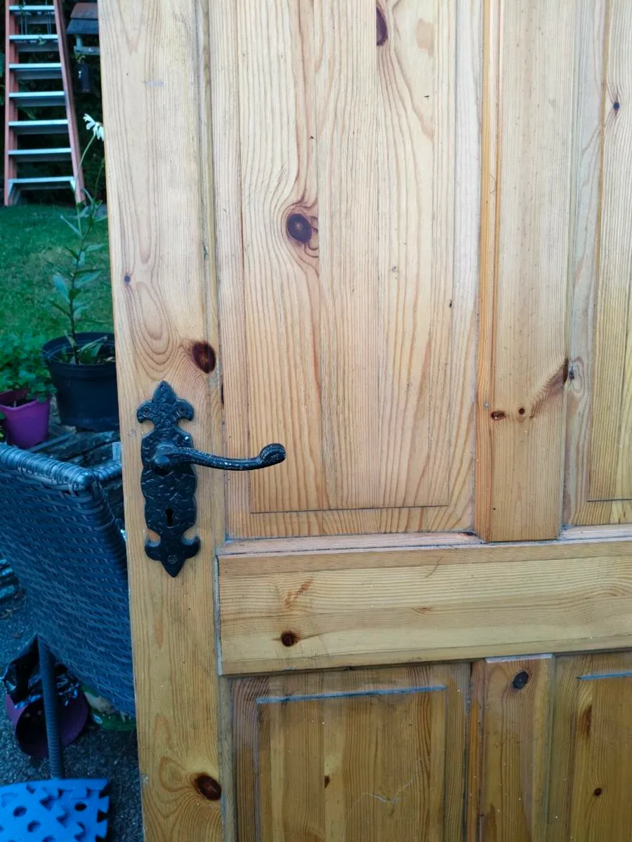 Single solid timber door. - Image 1