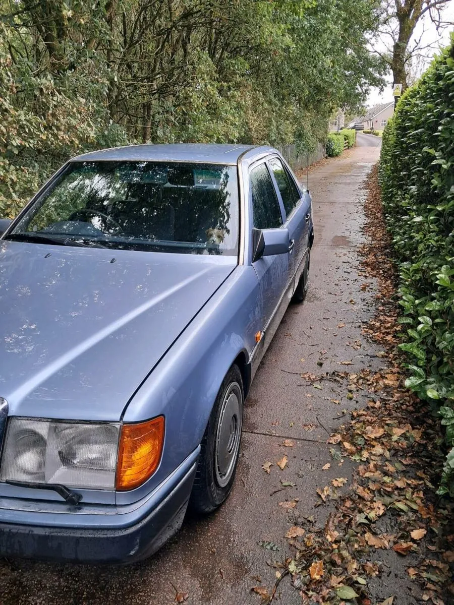 Mercedes e300d - Image 2