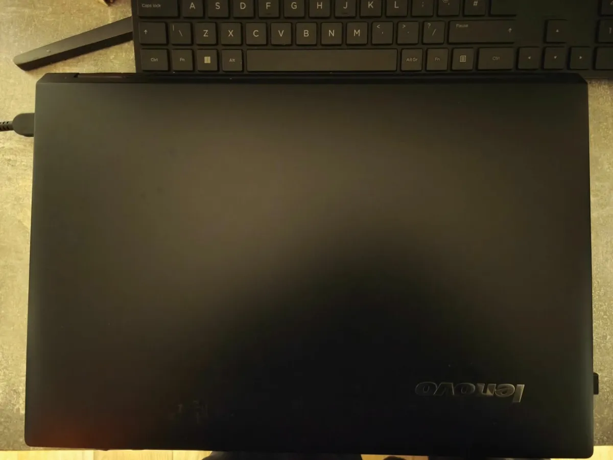 Black Lenovo 15,6" iinows 11 Lptop - Image 2