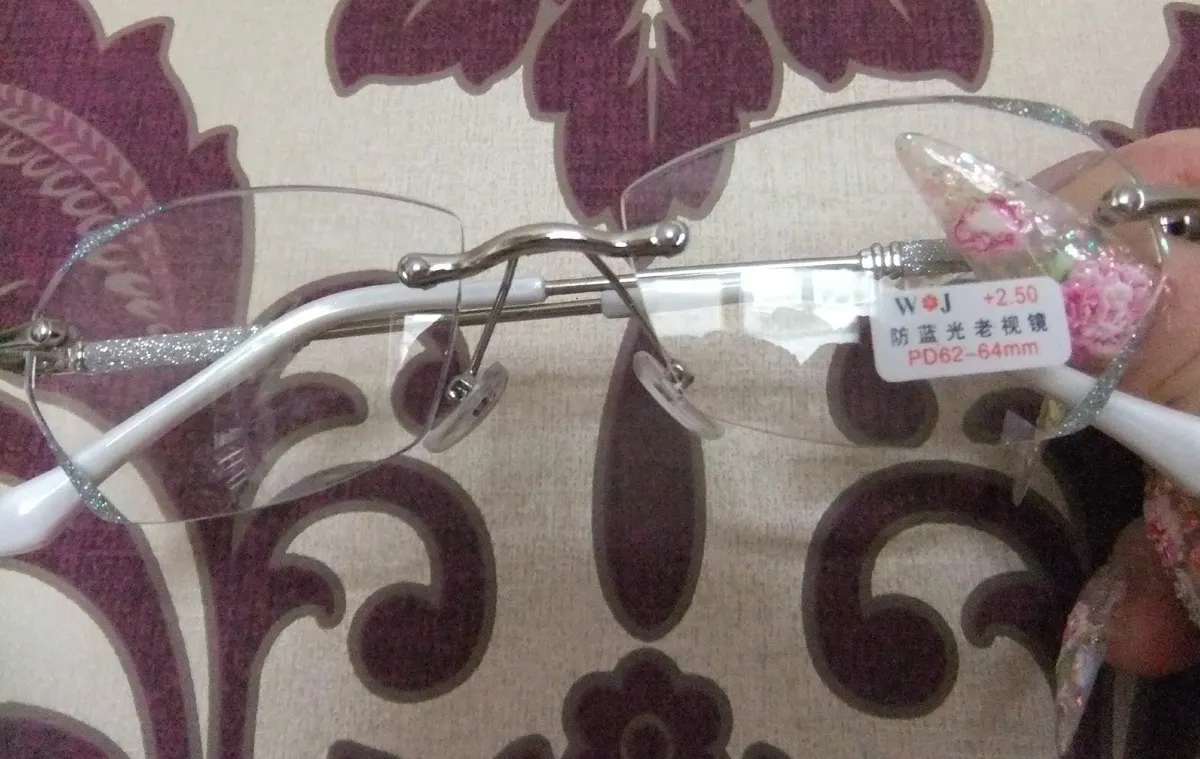 READING GLASSES - Image 1