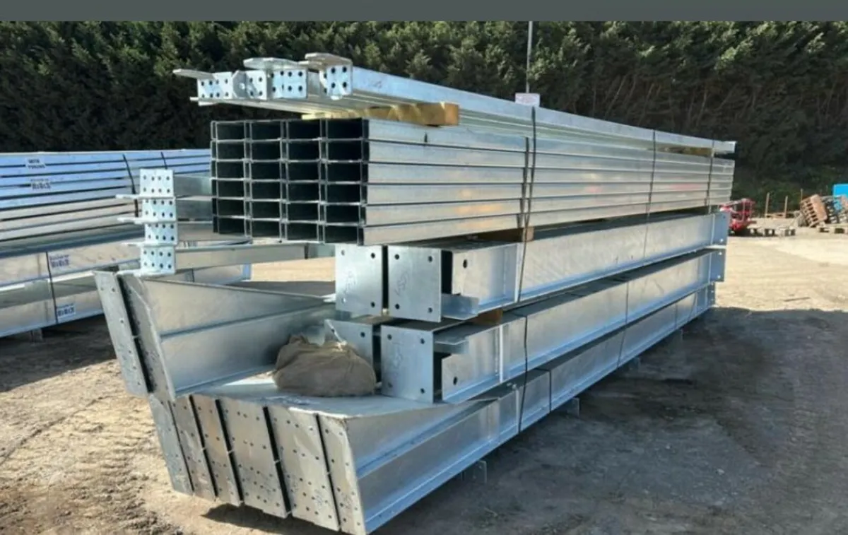 New 80 x 40' x 16'  galvanised steel portal frame - Image 1