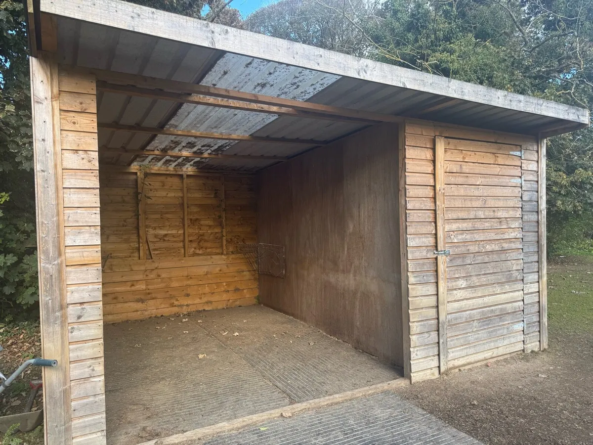 Pony/horse shelter and tack room - Image 3