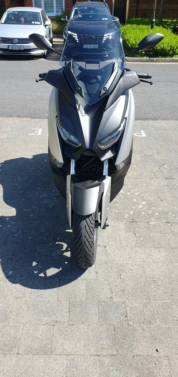 Low mileage 2021 Yamaha X-Max 300 - only 11.000KM - Image 2