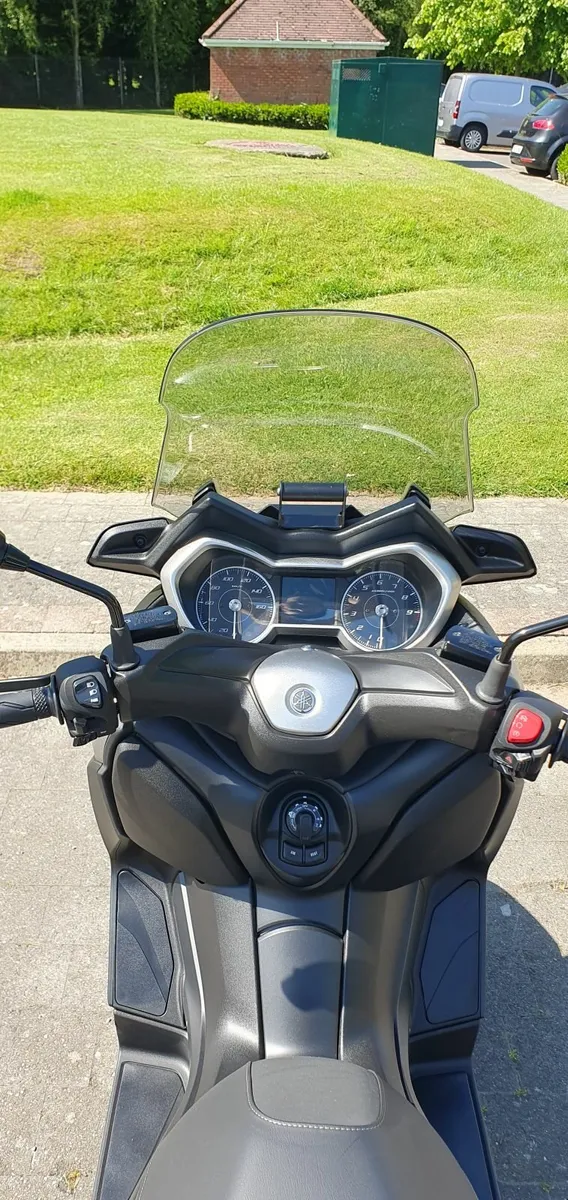 Low mileage 2021 Yamaha X-Max 300 - only 11.000KM - Image 4