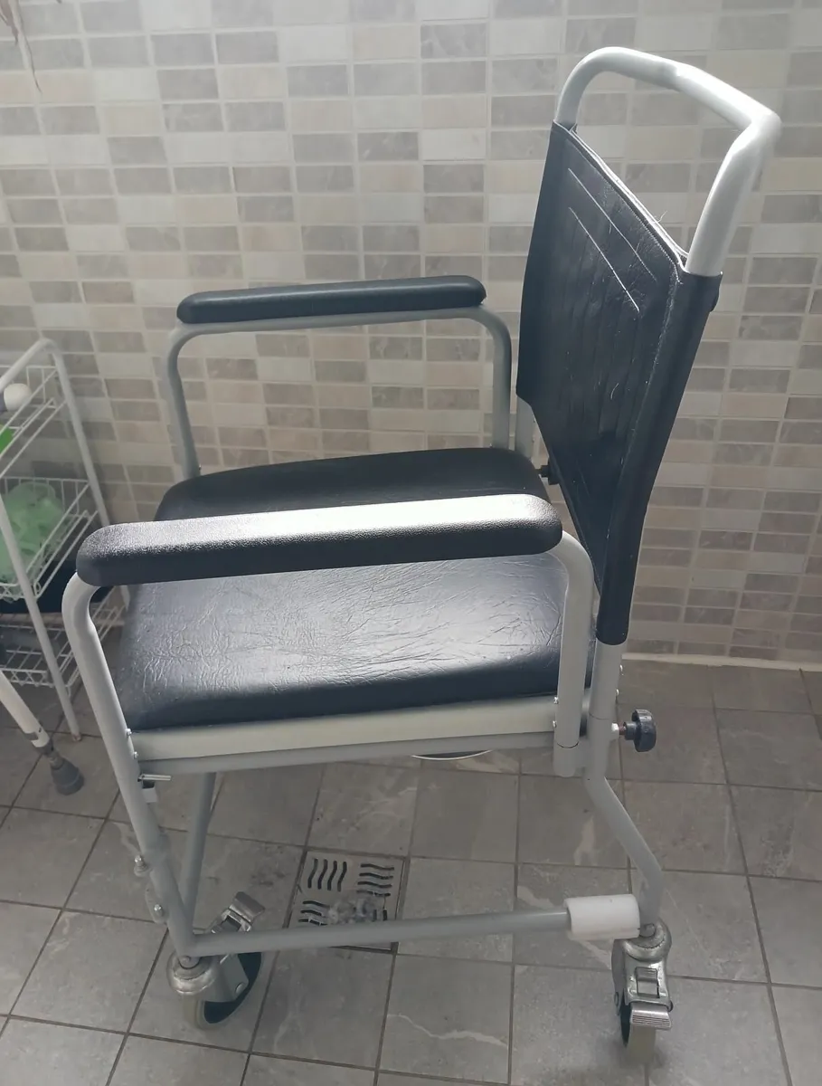 Commode - Image 1