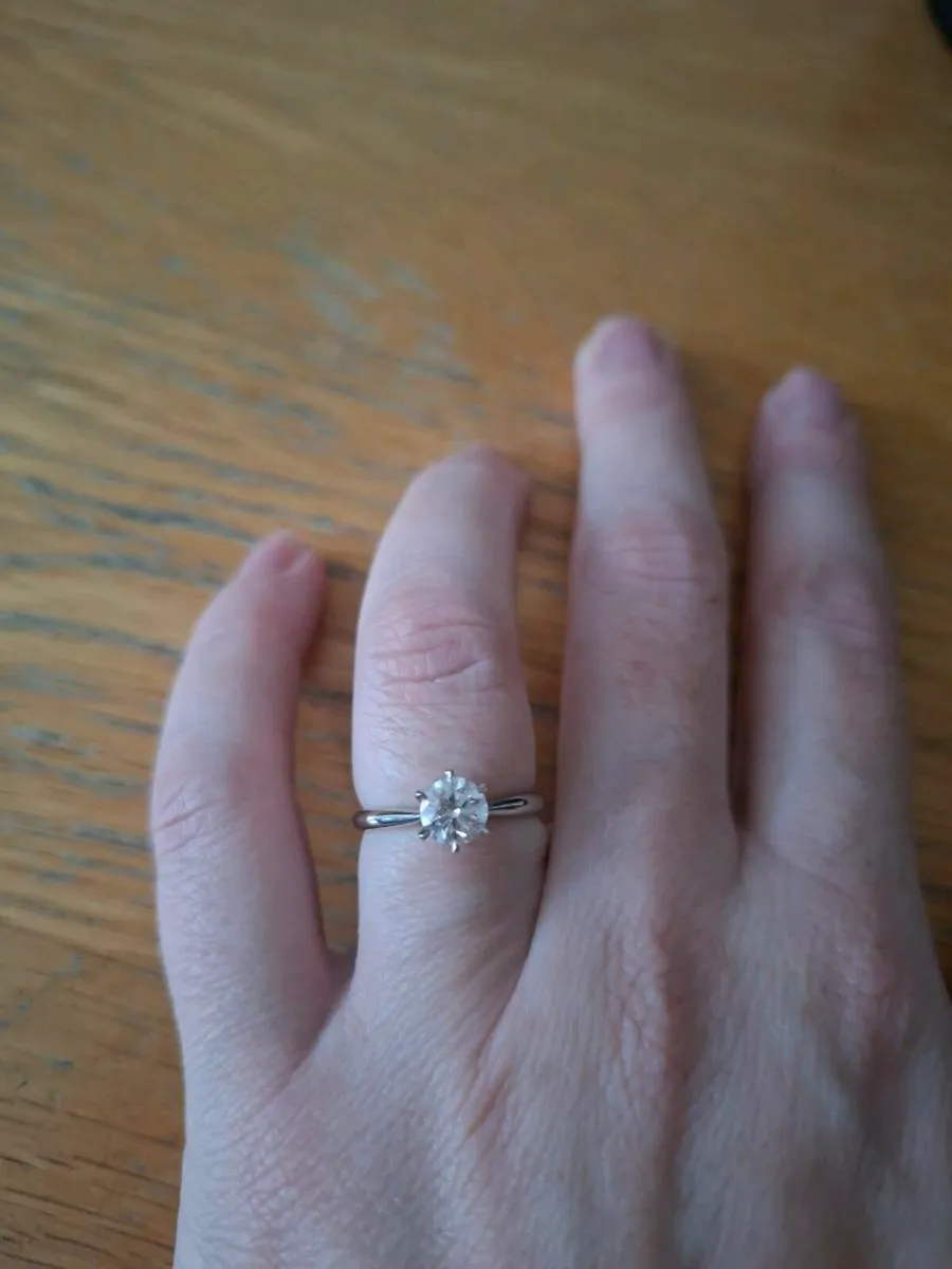 Platinum engagement ring - Image 1