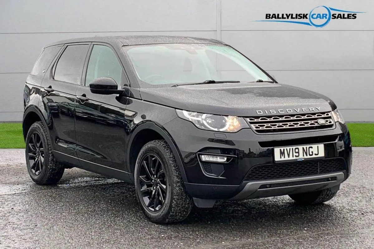 Land Rover Discovery Sport 2.0 TD4 SE Tech SUV 5d - Image 1