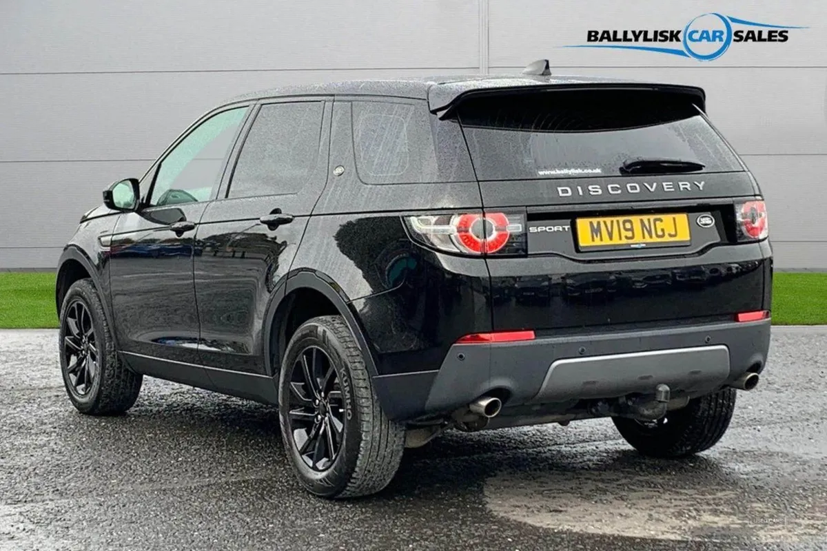 Land Rover Discovery Sport 2.0 TD4 SE Tech SUV 5d - Image 2