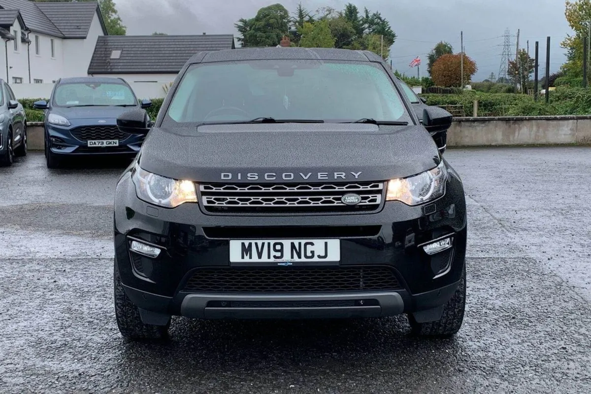 Land Rover Discovery Sport 2.0 TD4 SE Tech SUV 5d - Image 4