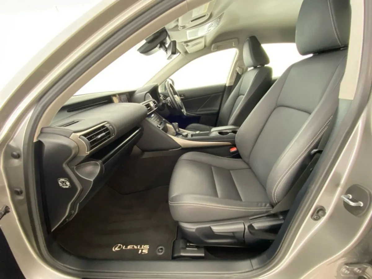 Lexus IS300h Executive - Image 2