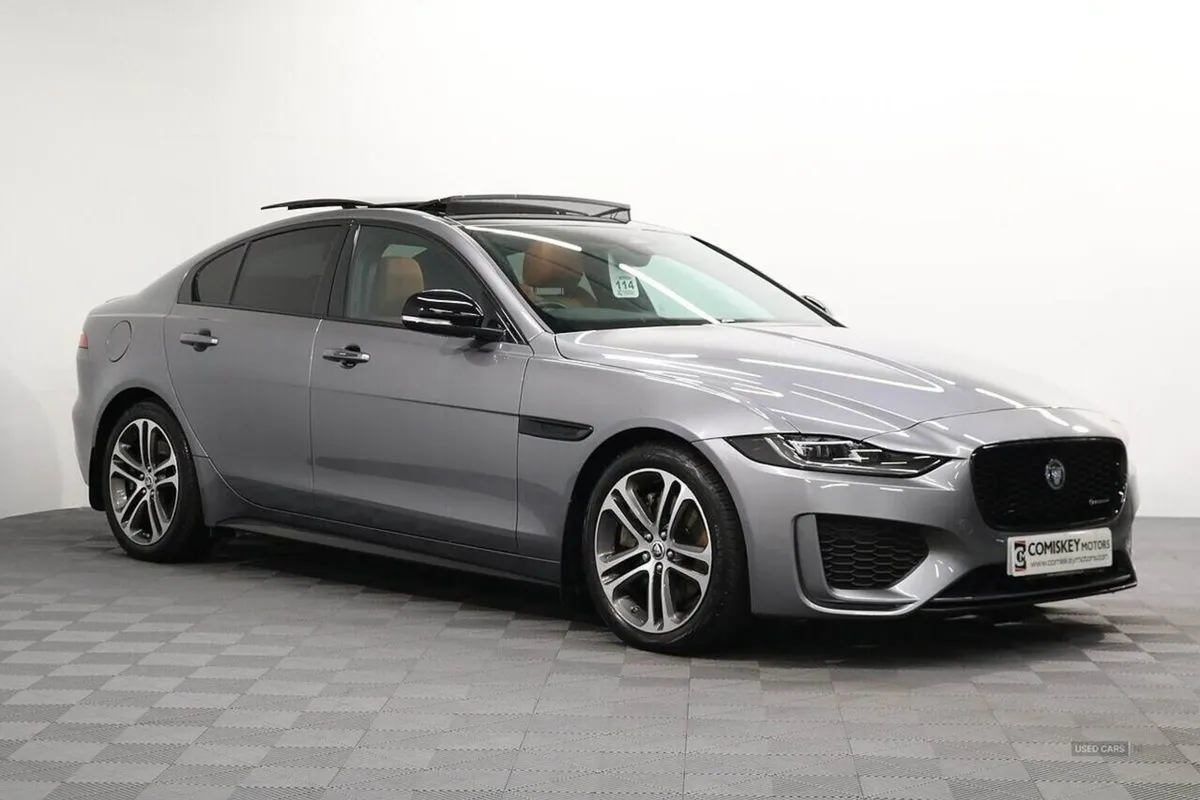 Jaguar XE D200 Mhev R-dynamic SE Black - Image 1