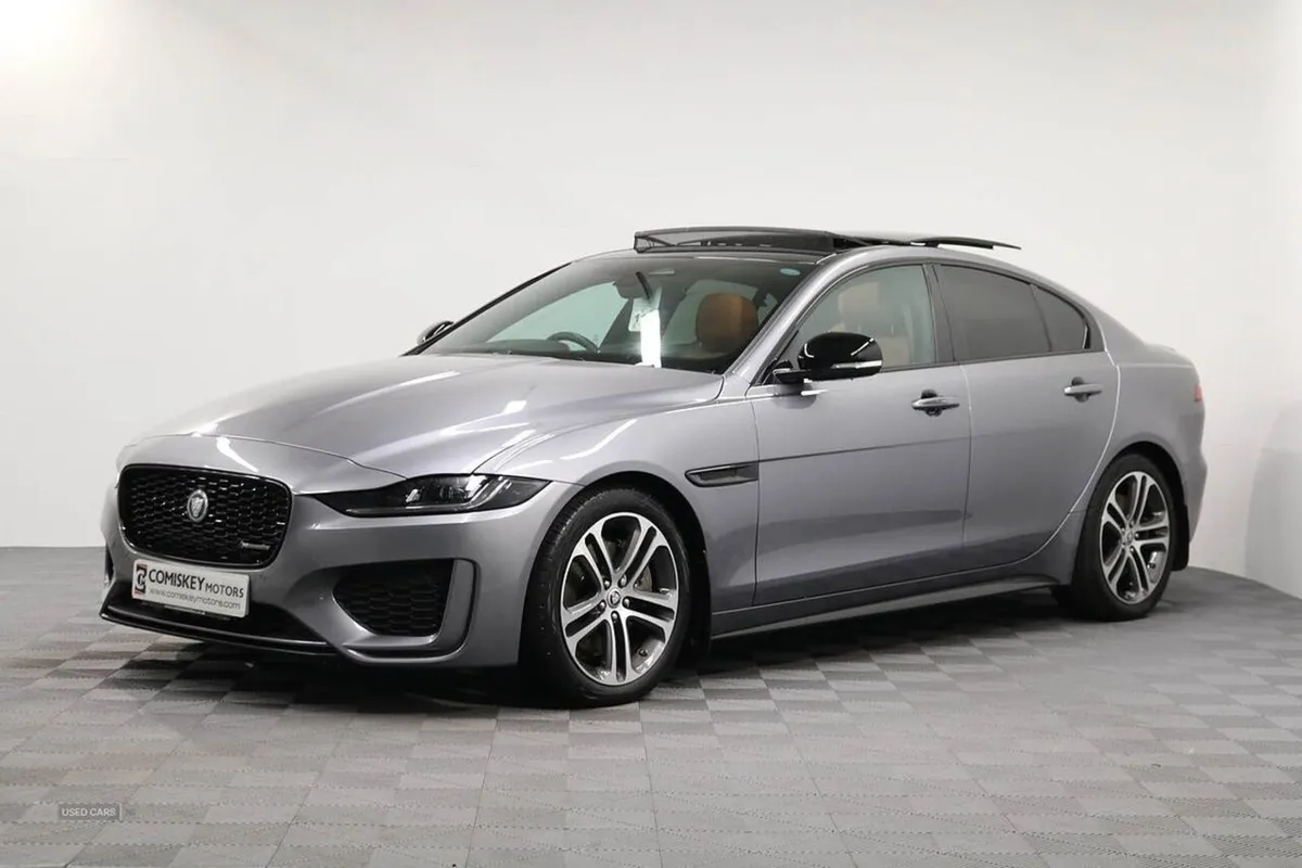 Jaguar XE D200 Mhev R-dynamic SE Black - Image 4