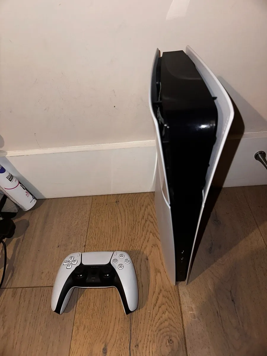 PS5 Slim (digital) (2 controllers) + PSVR2 - Image 3
